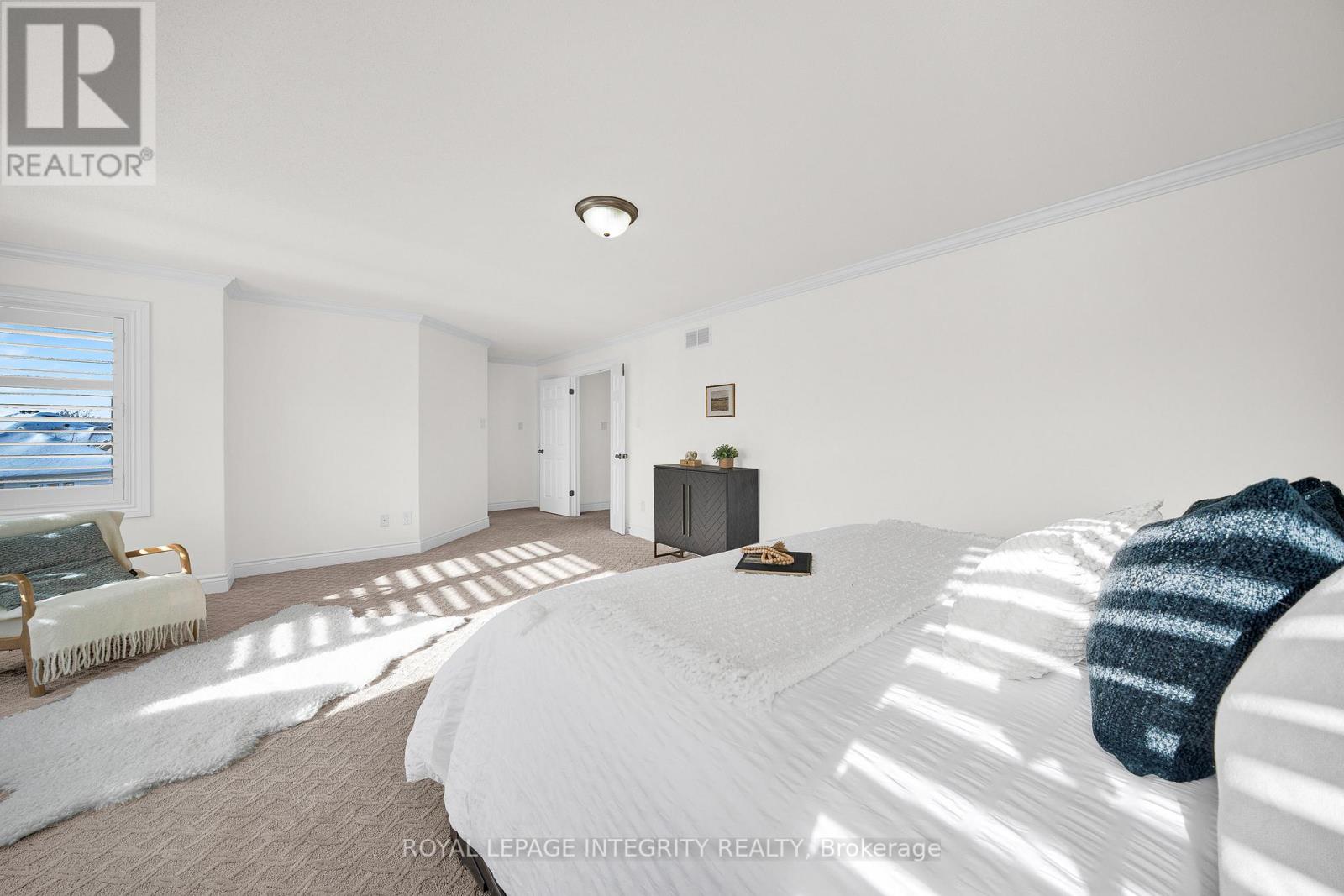 609 New Liskeard Crescent