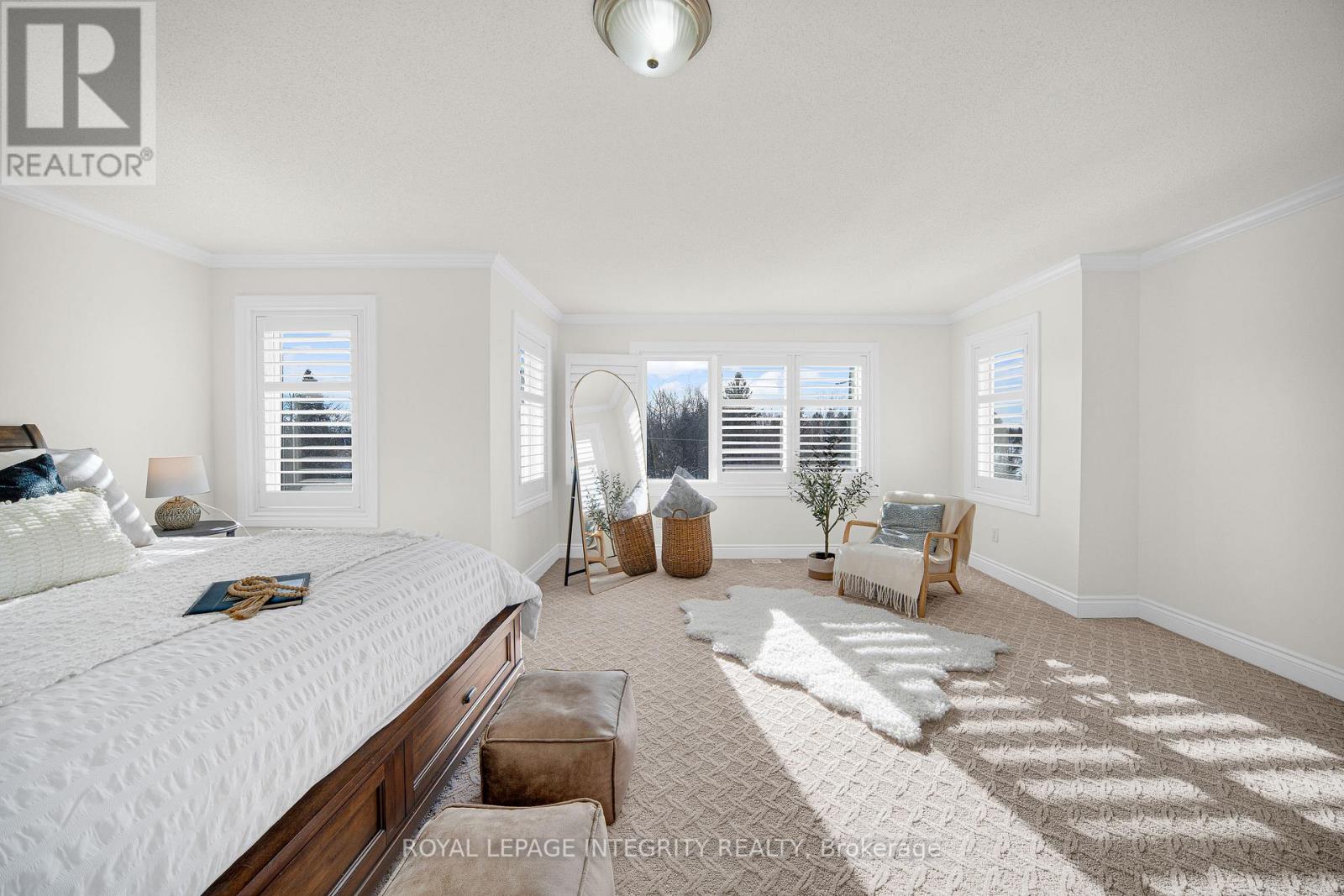 609 New Liskeard Crescent