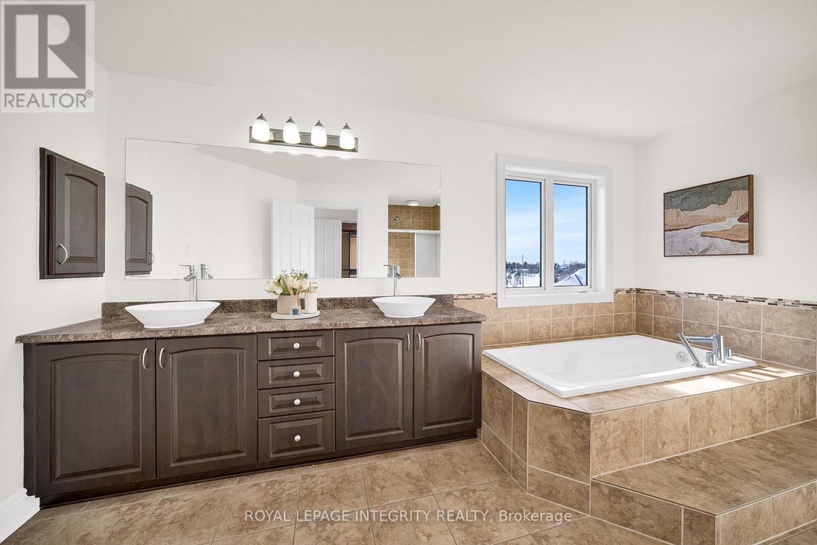 609 New Liskeard Crescent