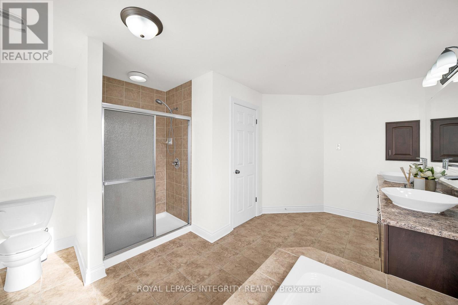 609 New Liskeard Crescent