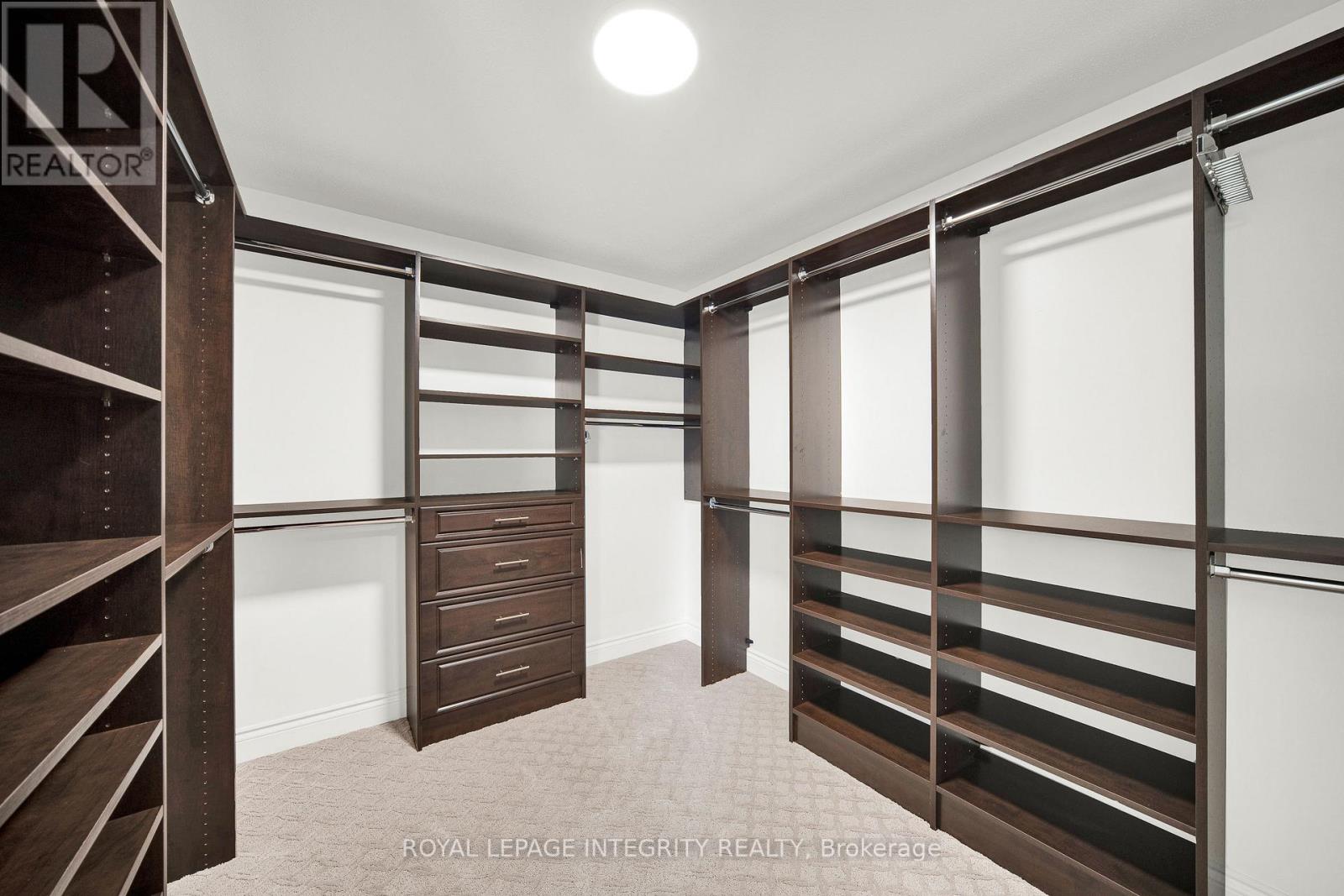 609 New Liskeard Crescent