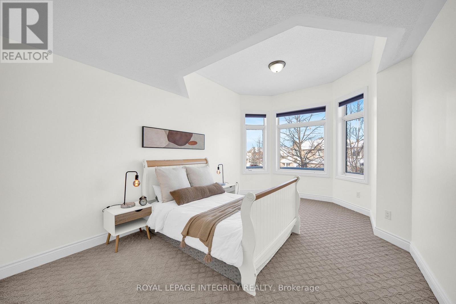 609 New Liskeard Crescent