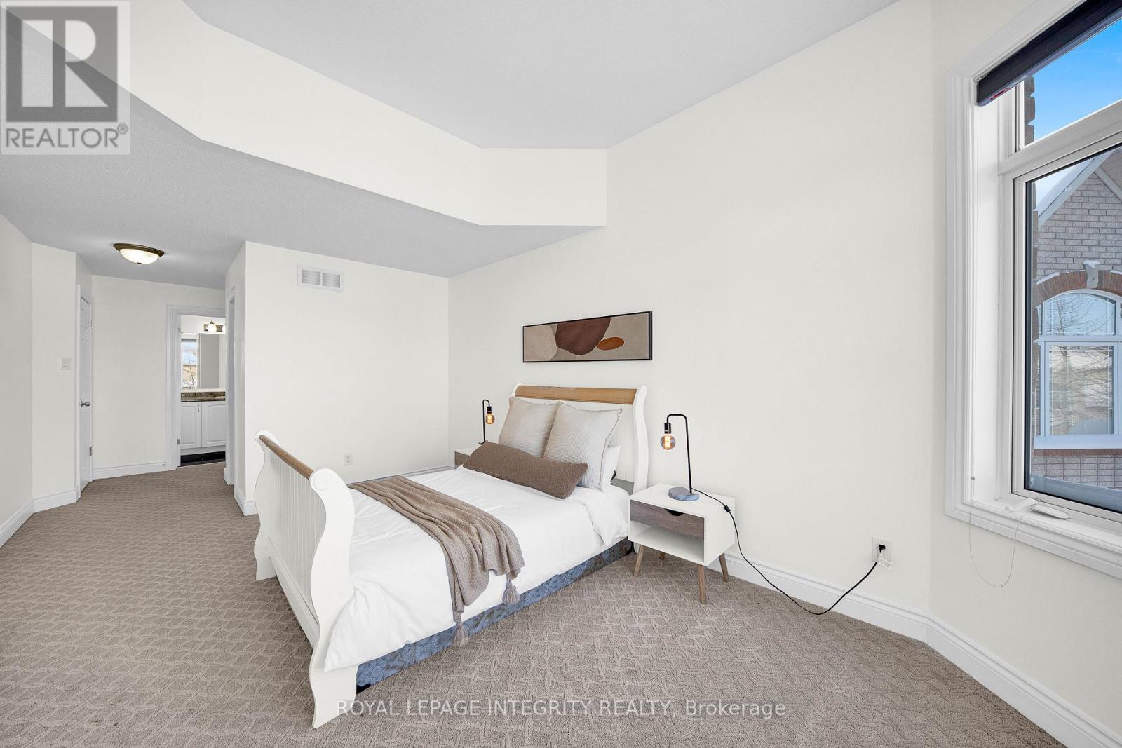 609 New Liskeard Crescent