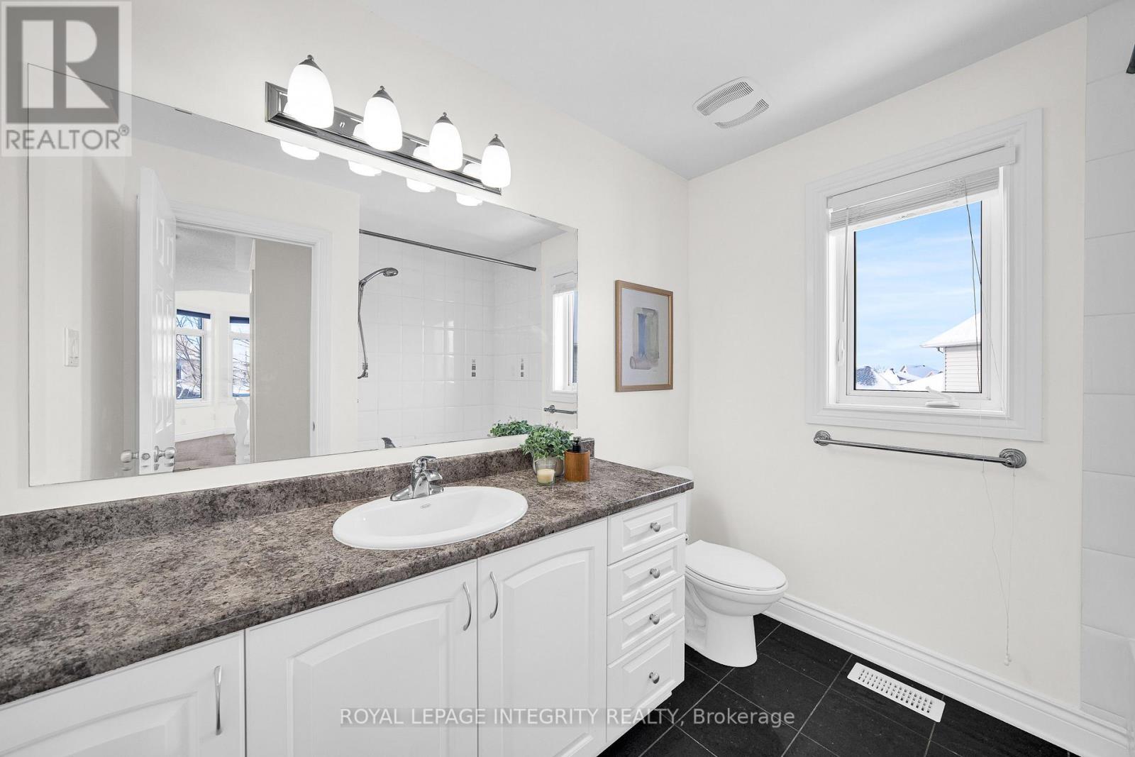 609 New Liskeard Crescent