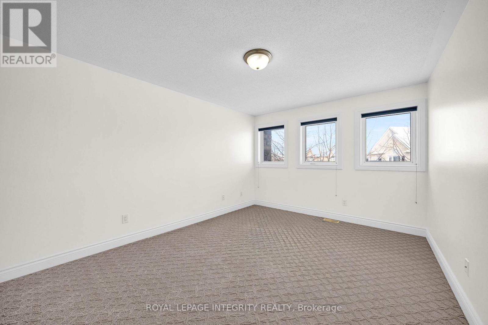 609 New Liskeard Crescent