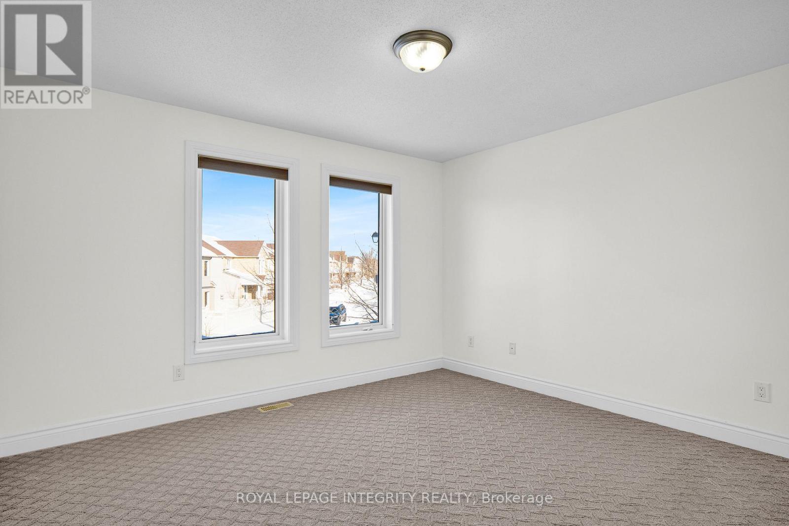 609 New Liskeard Crescent