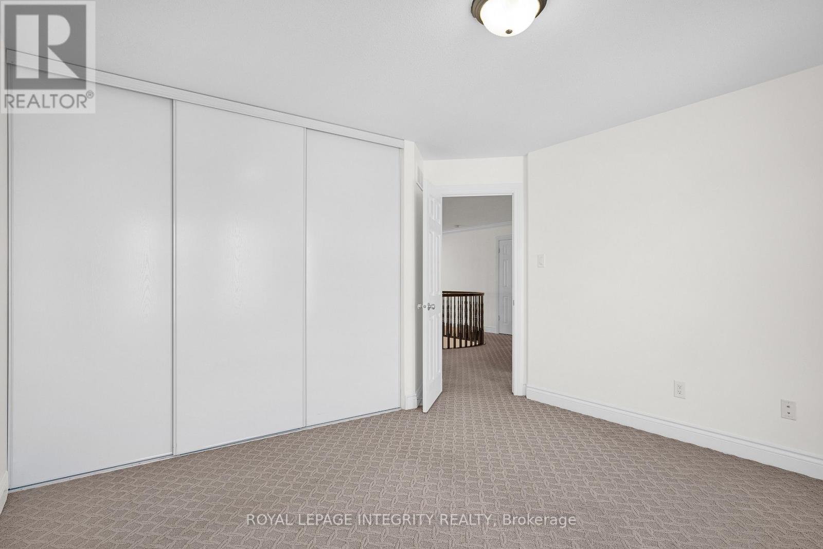 609 New Liskeard Crescent