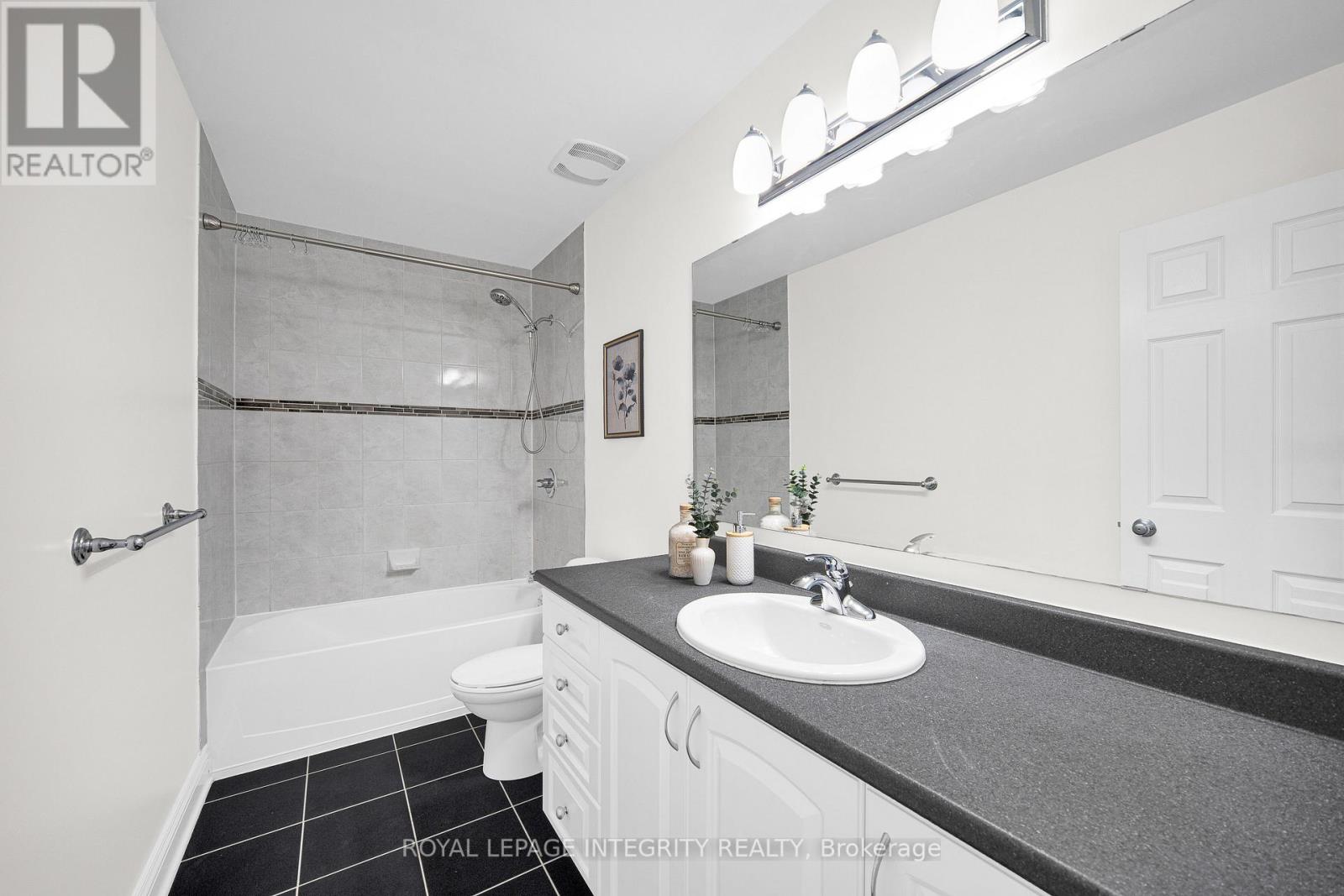 609 New Liskeard Crescent