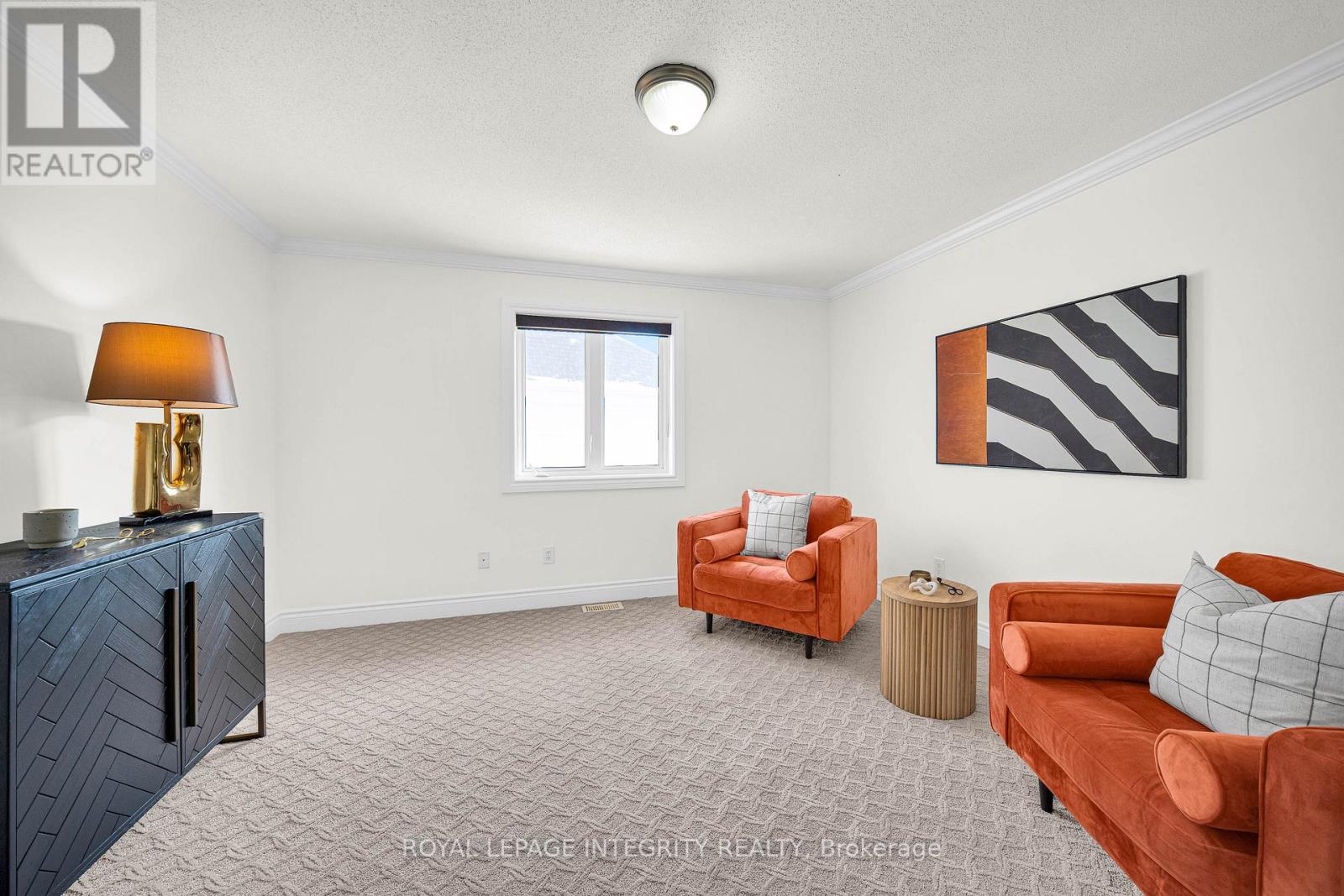 609 New Liskeard Crescent