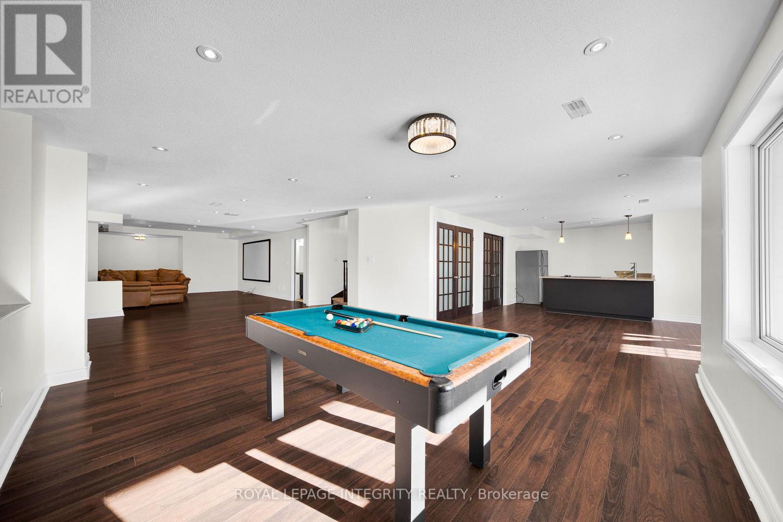 609 New Liskeard Crescent