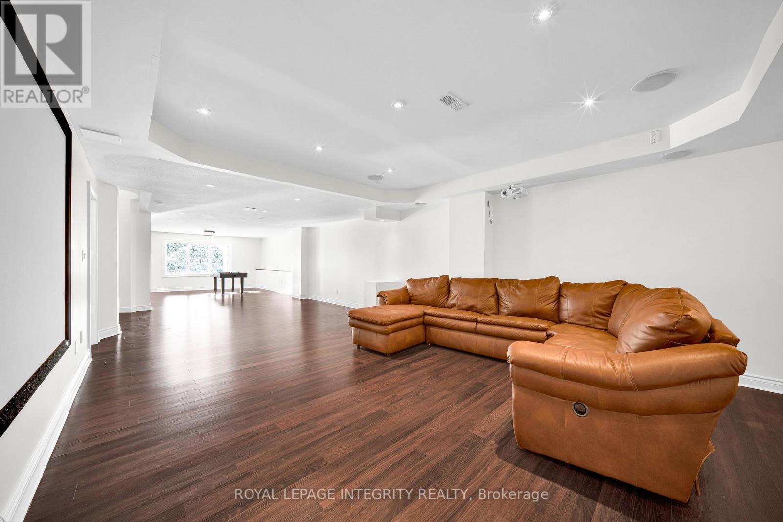 609 New Liskeard Crescent