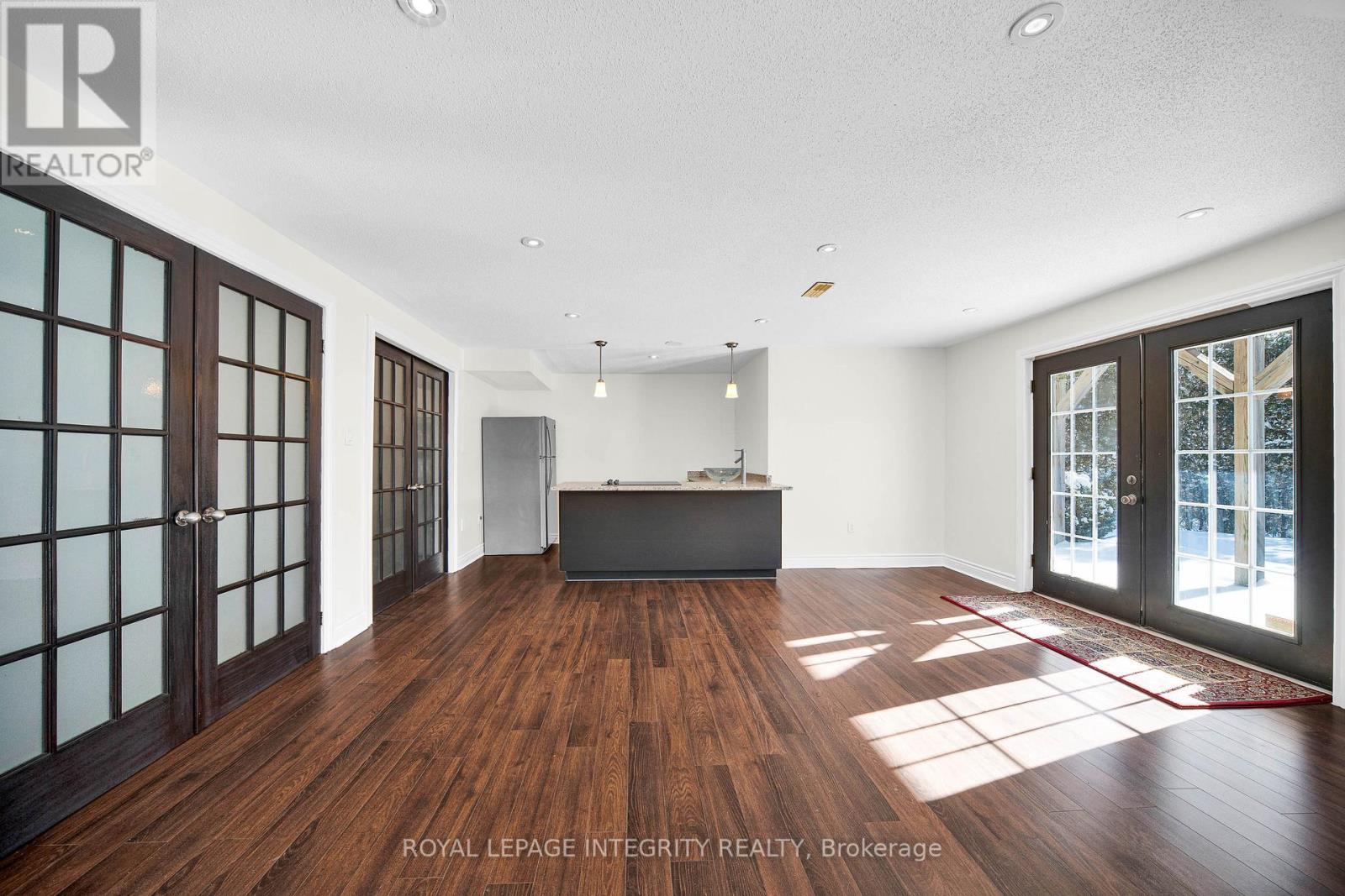 609 New Liskeard Crescent