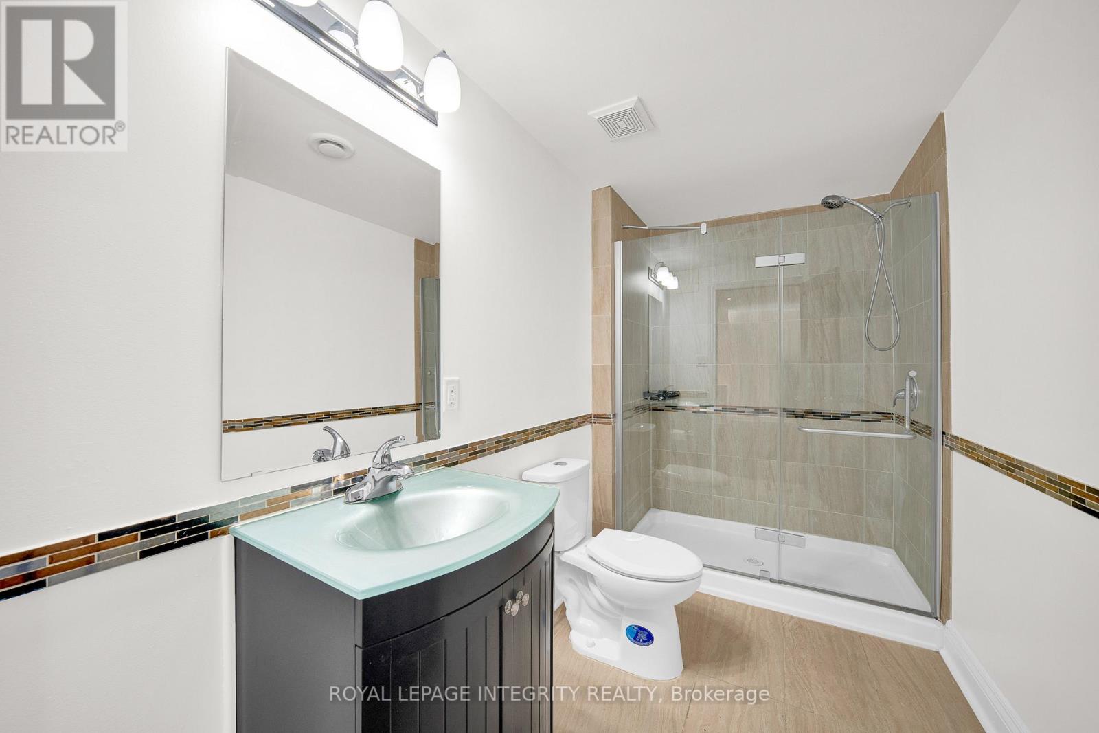 609 New Liskeard Crescent