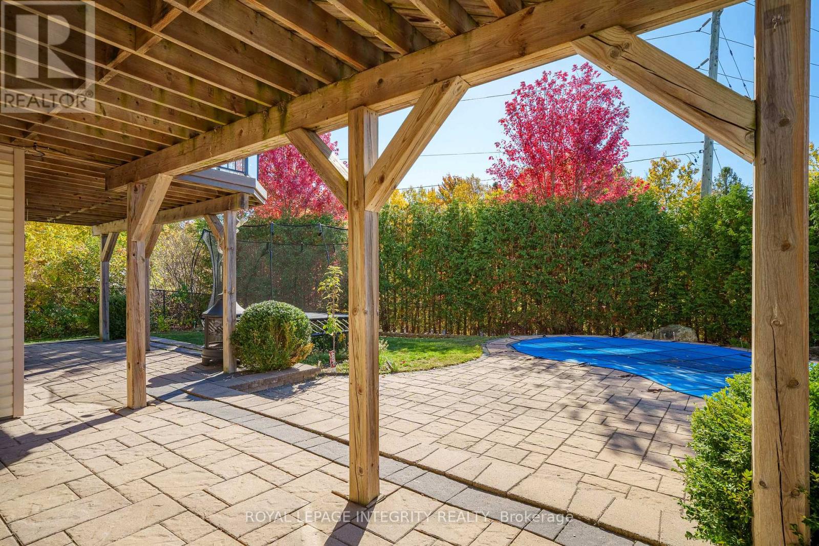 609 New Liskeard Crescent