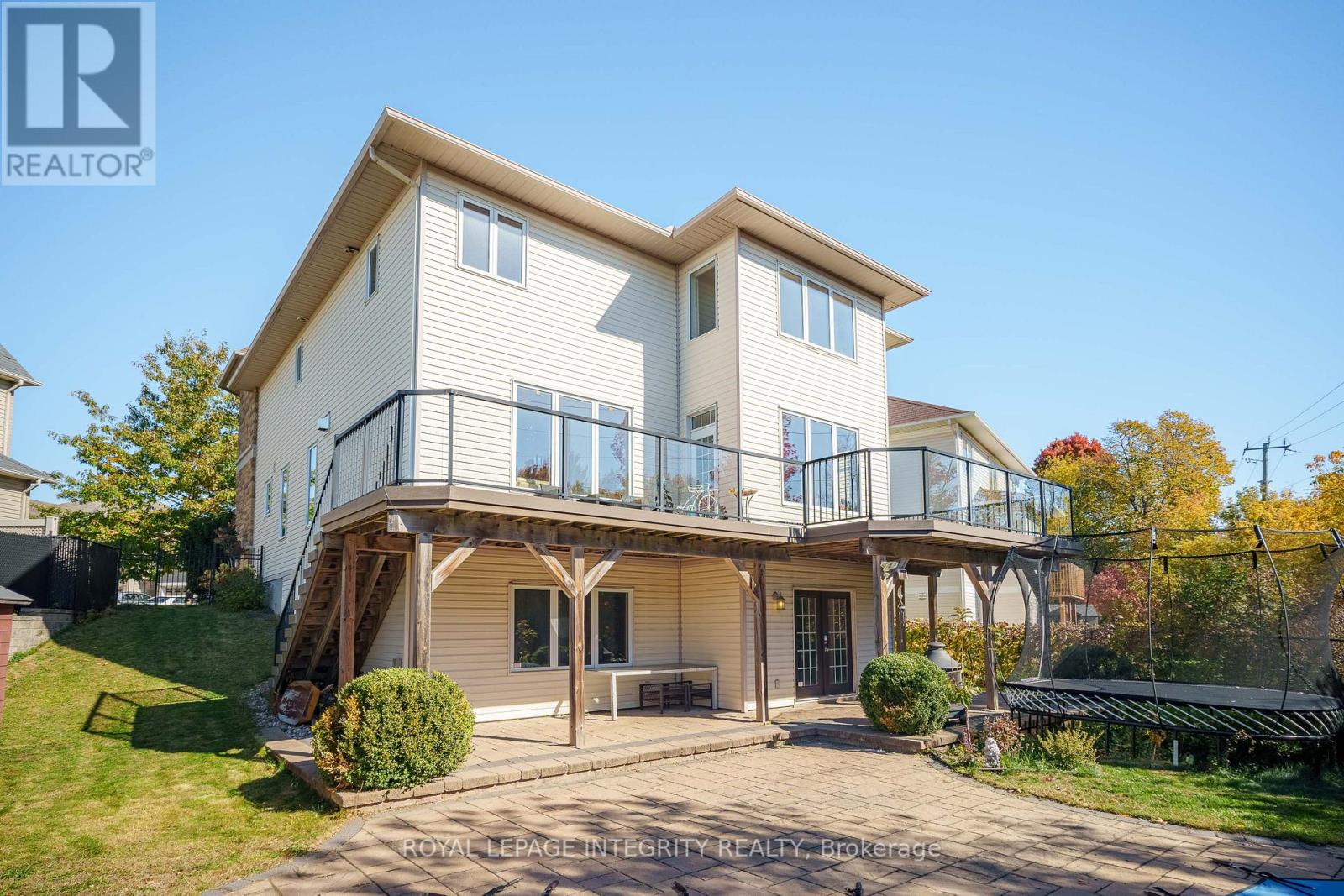 609 New Liskeard Crescent