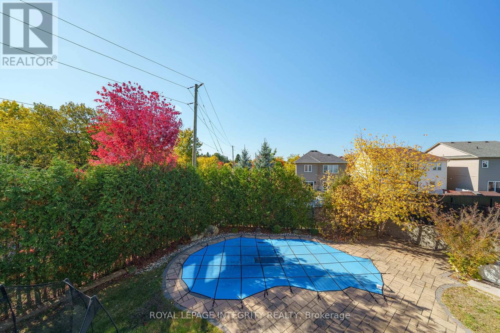 609 New Liskeard Crescent