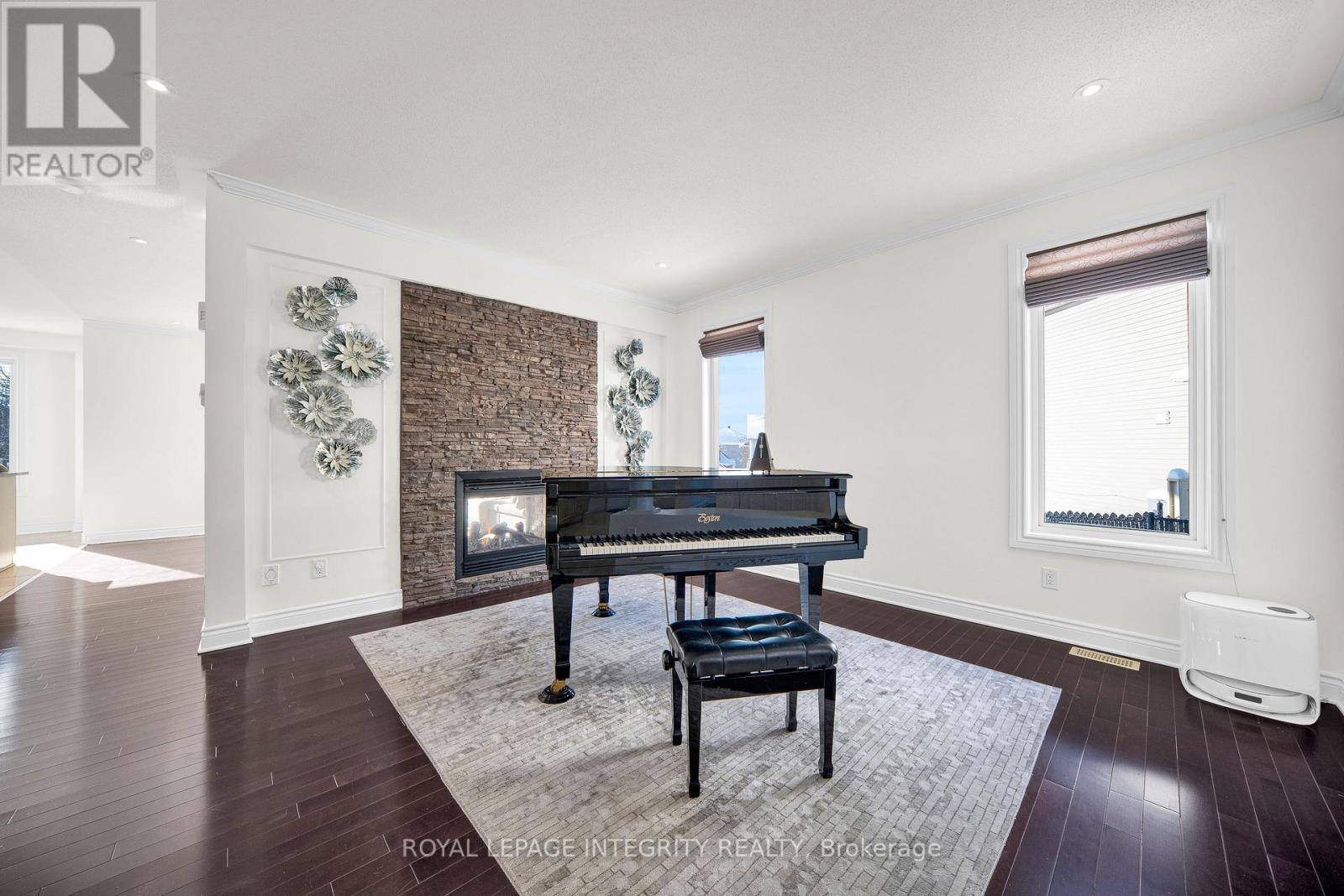 609 New Liskeard Crescent