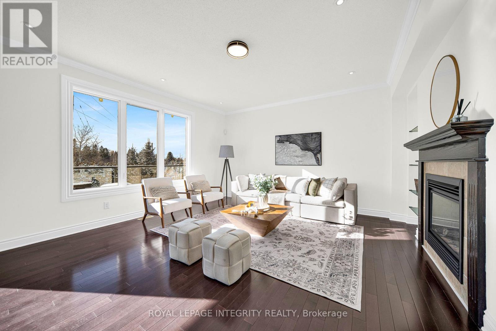 609 New Liskeard Crescent