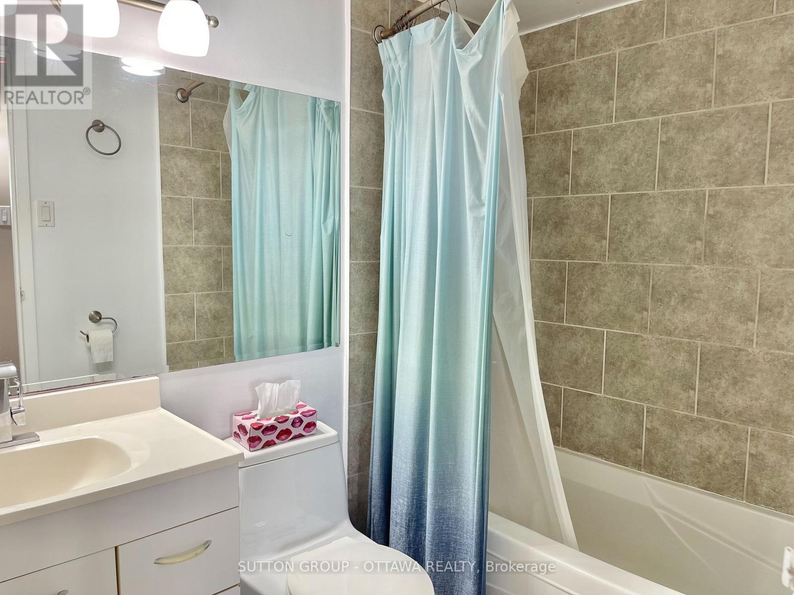 1908 - 900 Dynes Road