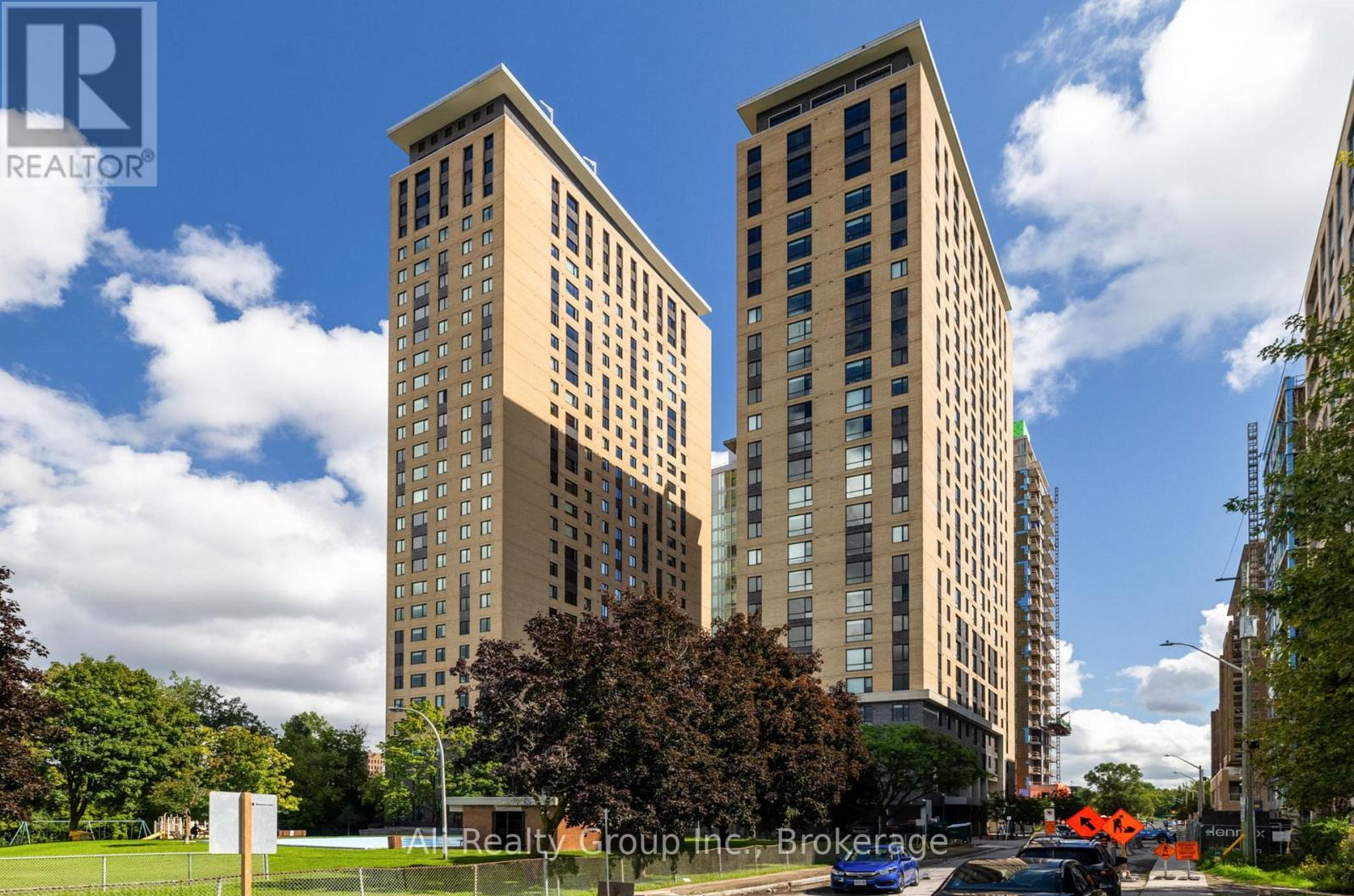 2918 - 105 Champagne Avenue S