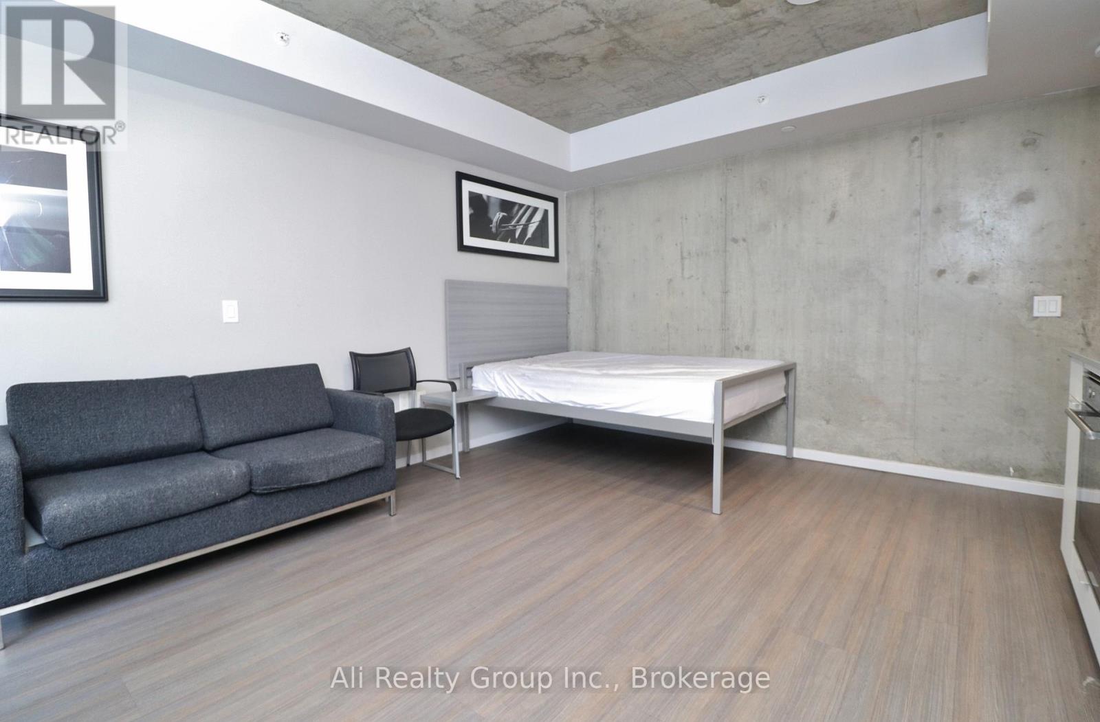 2918 - 105 Champagne Avenue S