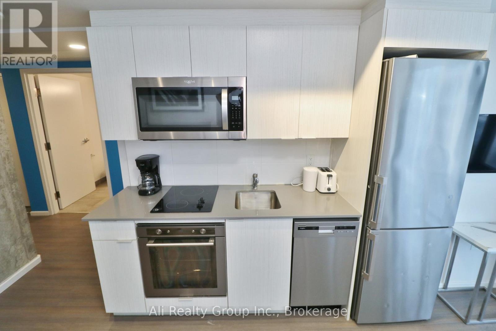 2918 - 105 Champagne Avenue S