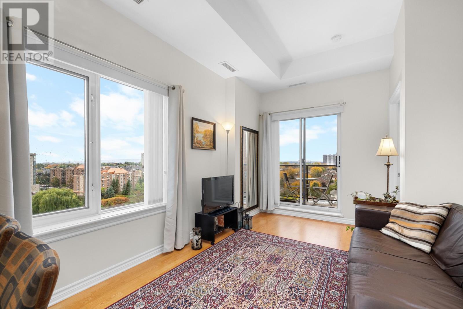 1004 - 314 Central Park Drive