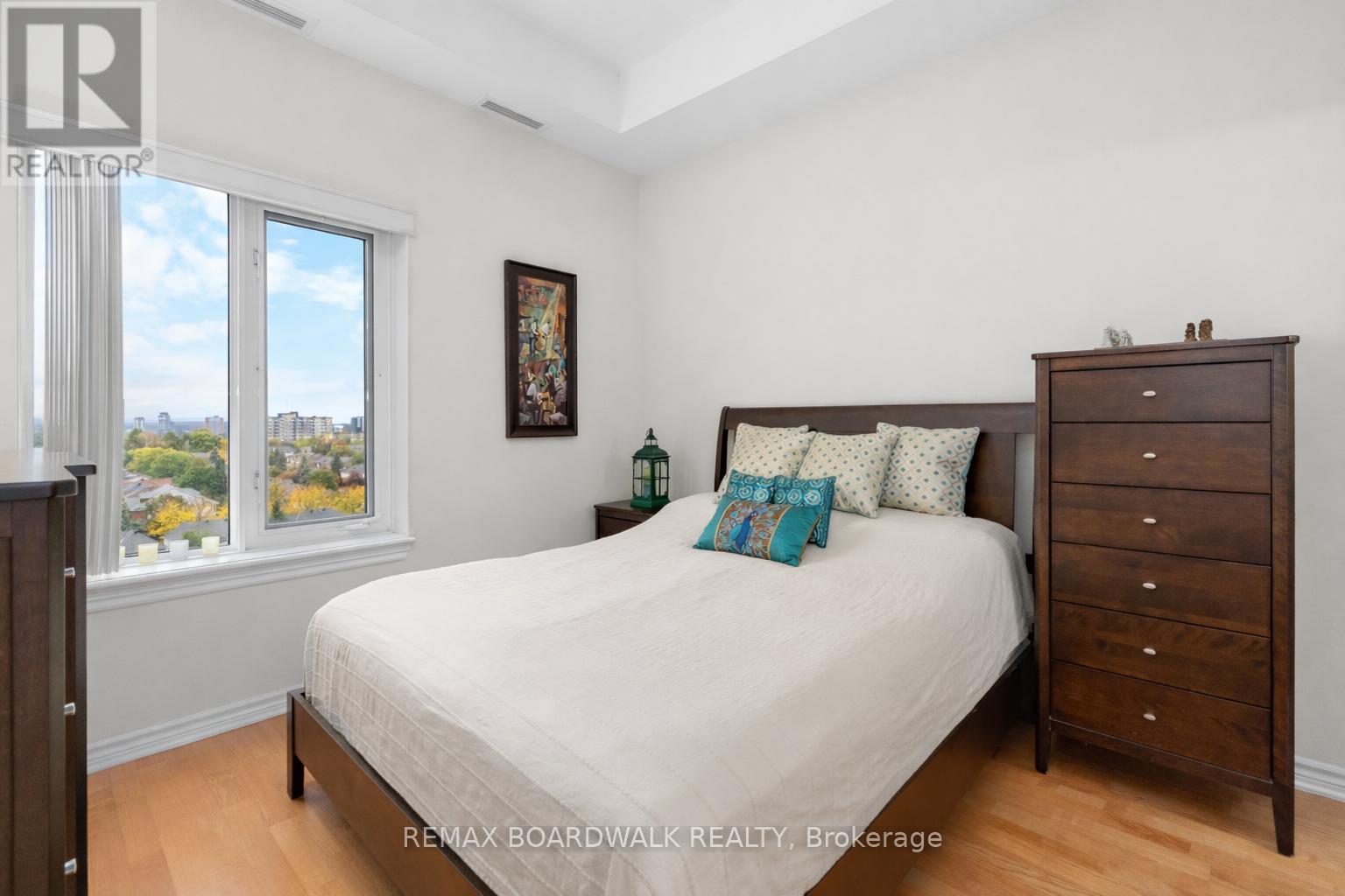 1004 - 314 Central Park Drive