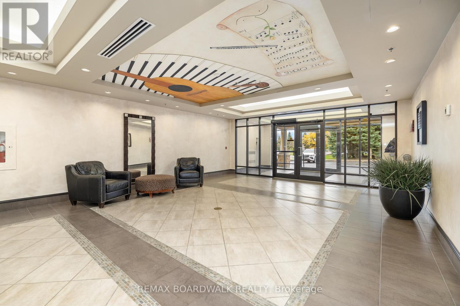 1004 - 314 Central Park Drive