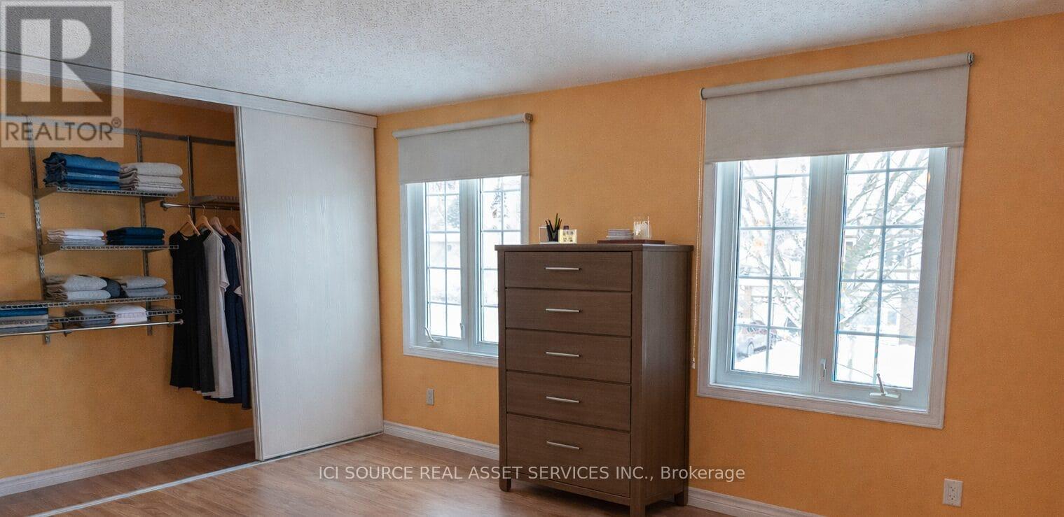 768 Vinette Crescent