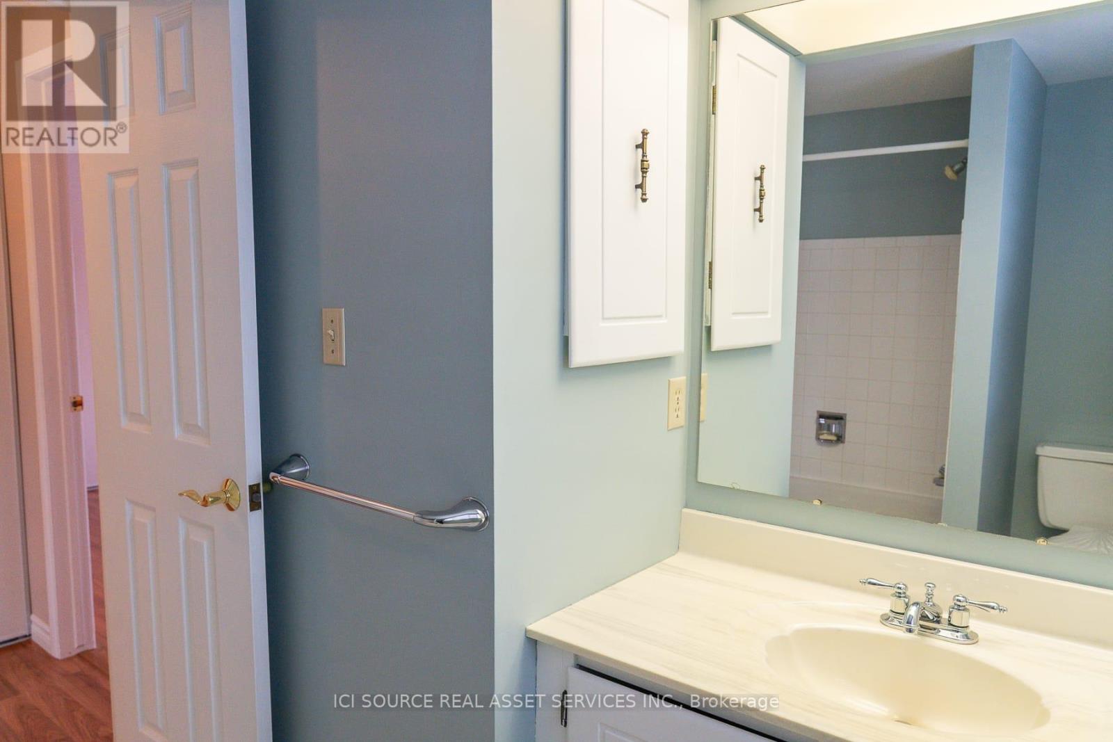 768 Vinette Crescent