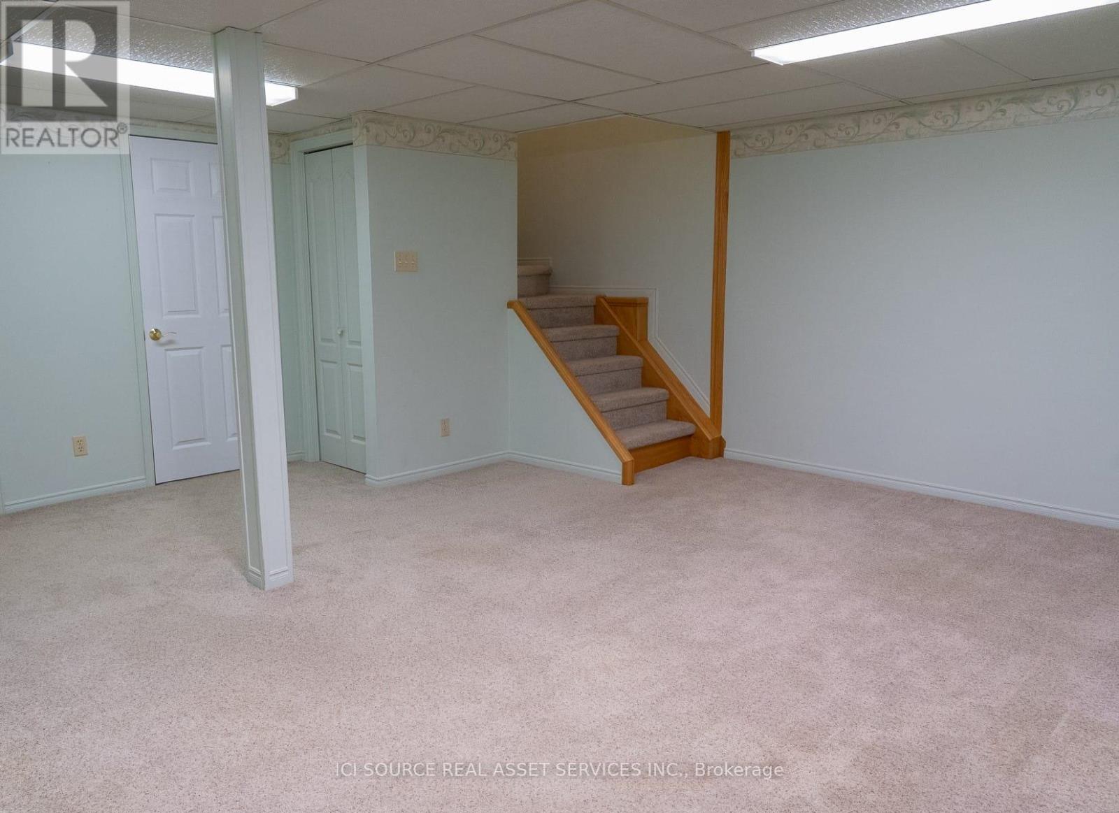 768 Vinette Crescent