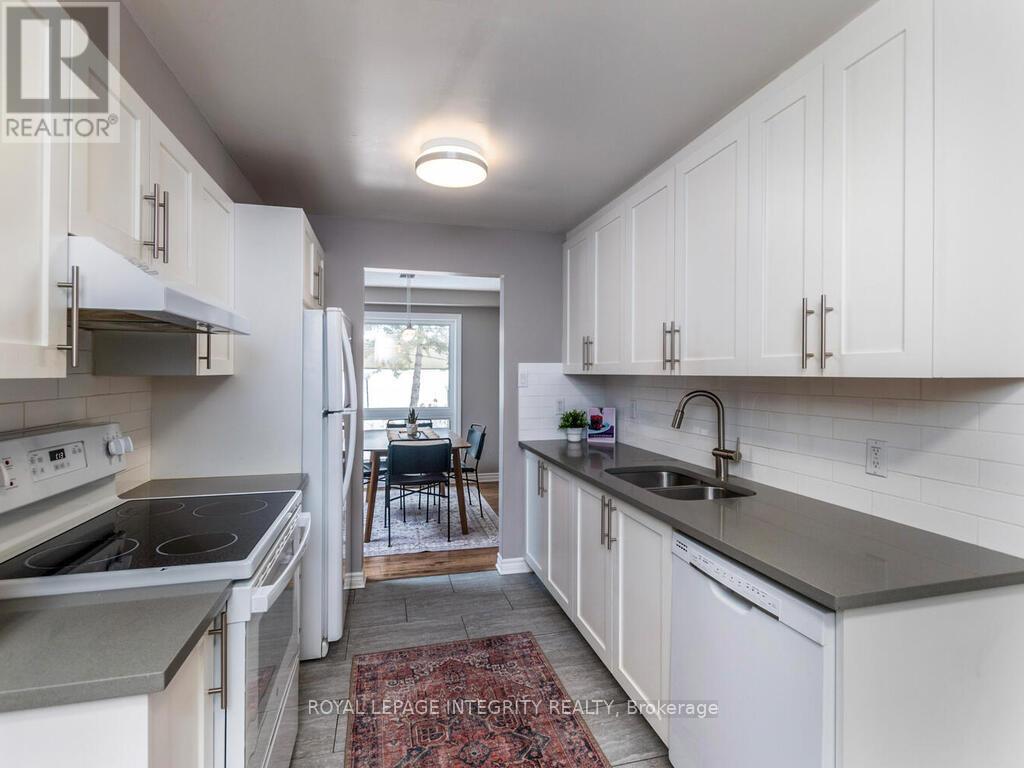 14 - 146 Valley Stream Drive