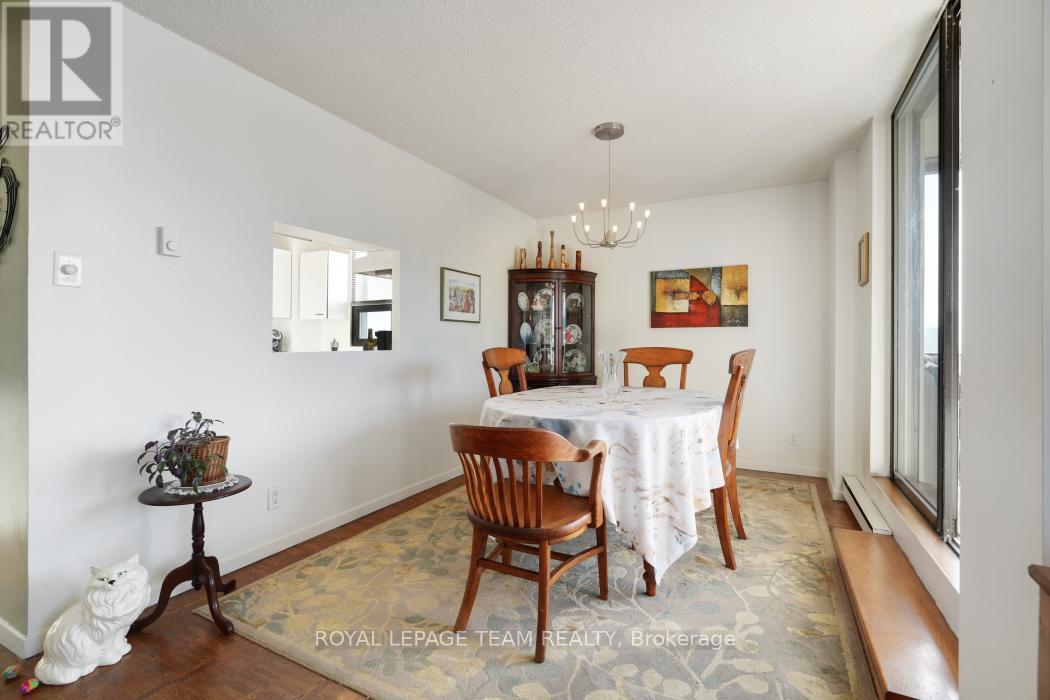 1004 - 40 Arthur Street E