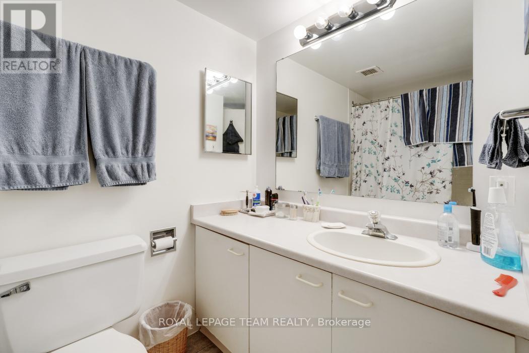 1004 - 40 Arthur Street E