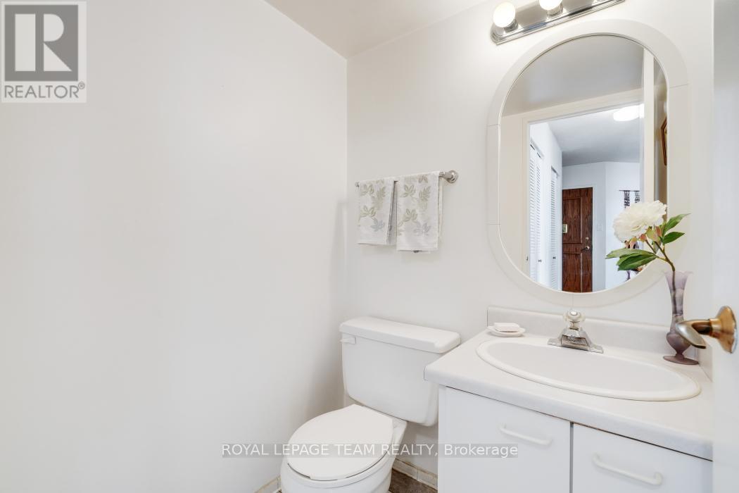 1004 - 40 Arthur Street E