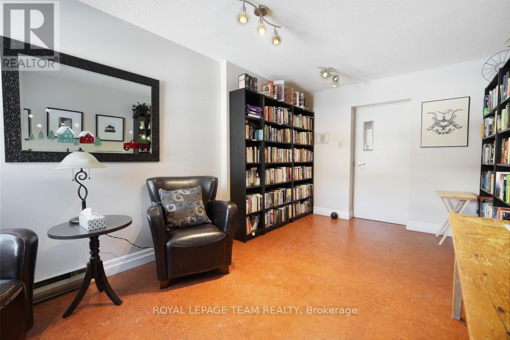 1004 - 40 Arthur Street E