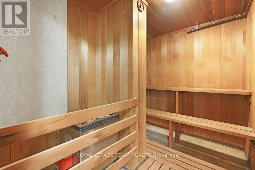 1004 - 40 Arthur Street E