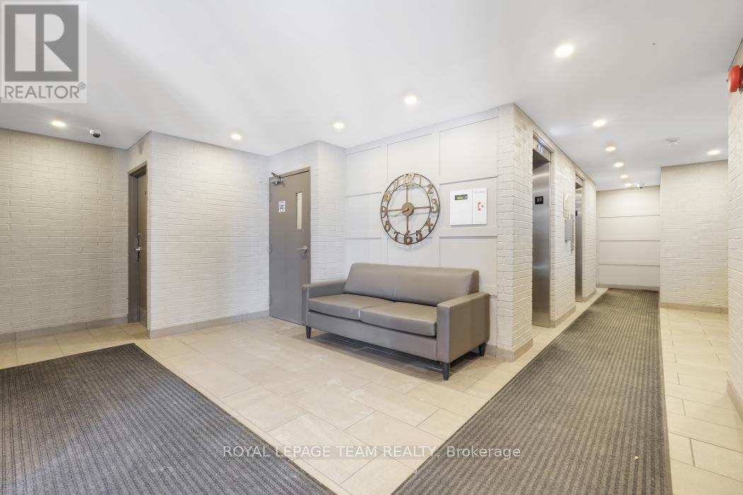 1004 - 40 Arthur Street E