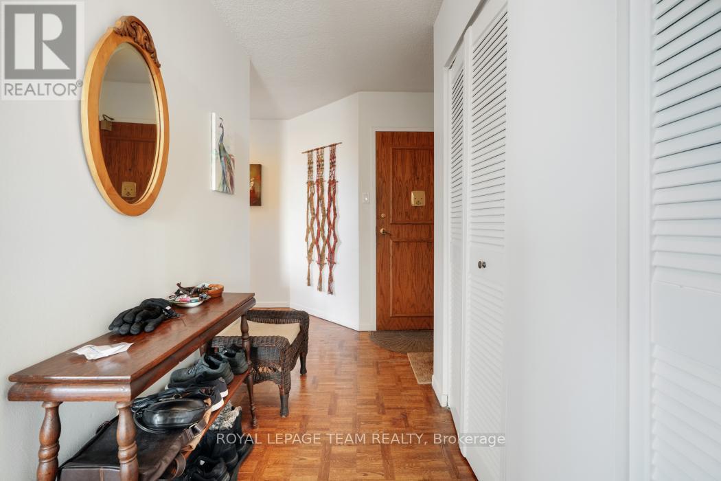 1004 - 40 Arthur Street E