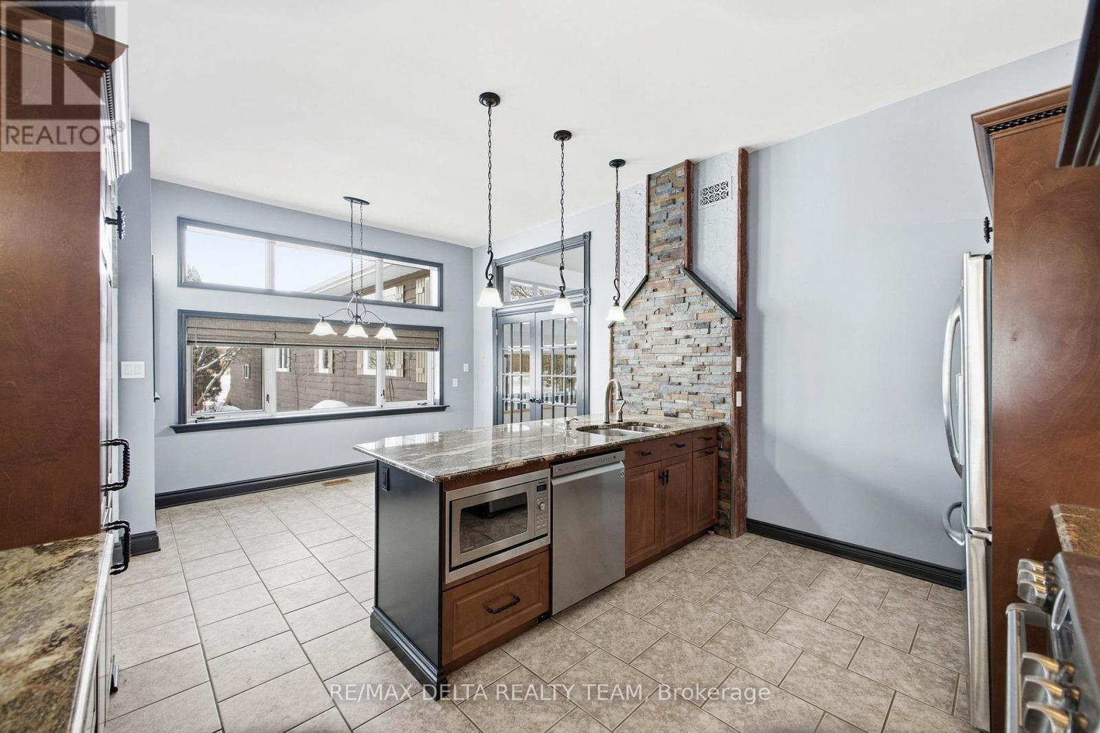 1653 Lakeshore Drive