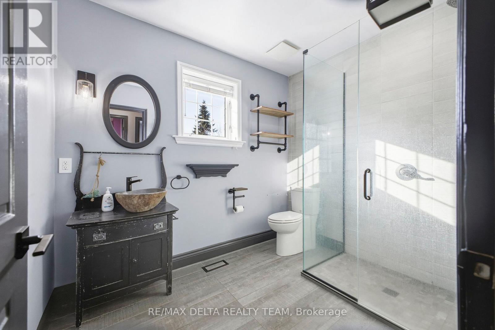 1653 Lakeshore Drive