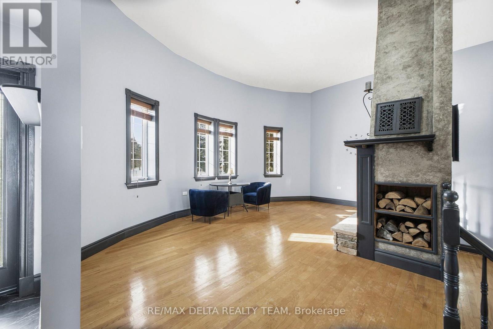 1653 Lakeshore Drive