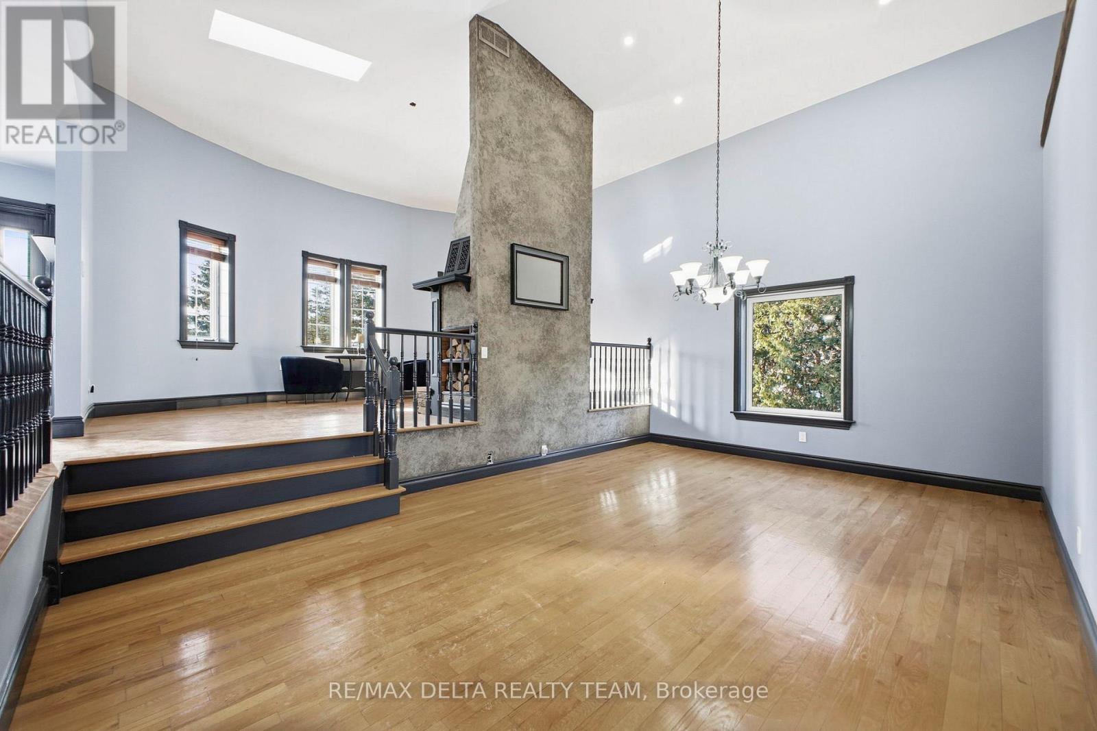 1653 Lakeshore Drive