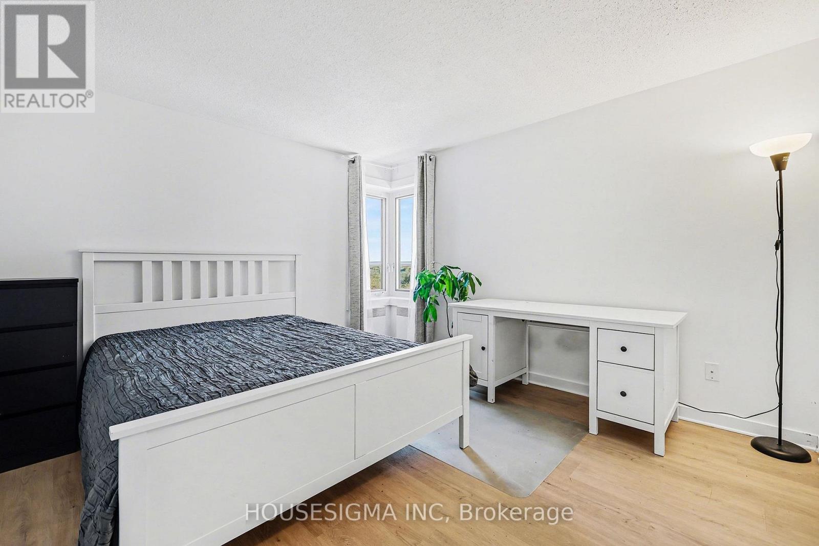 716 - 960 Teron Road