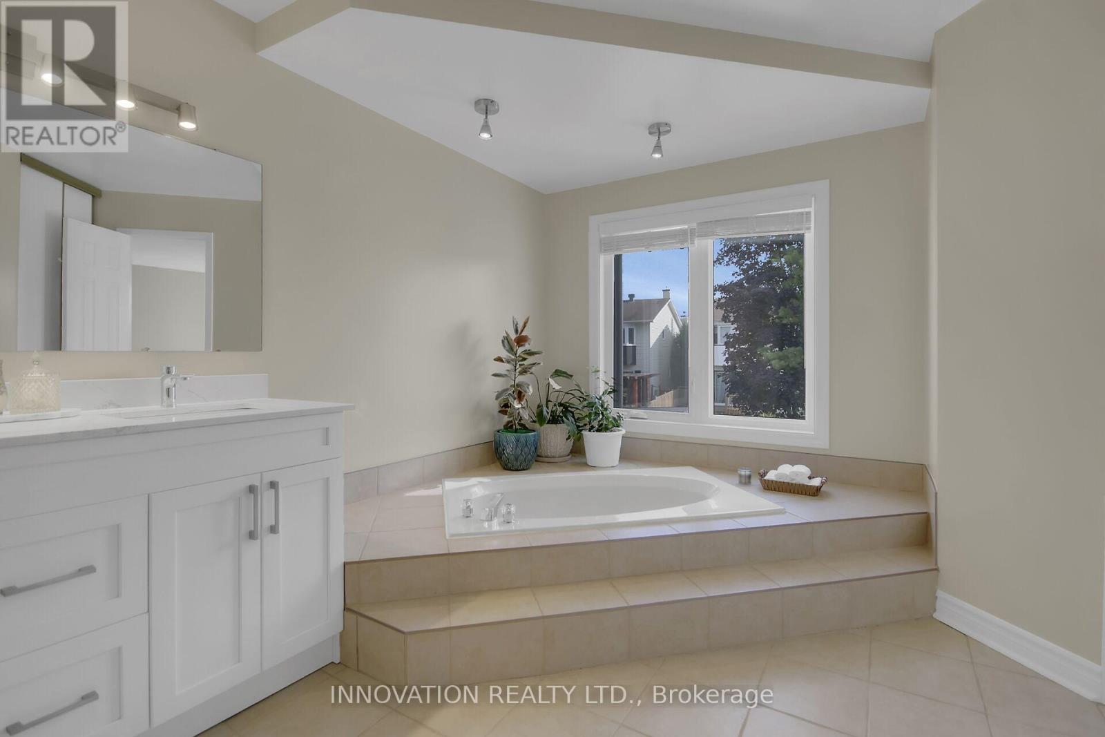 76 Chickasaw Crescent