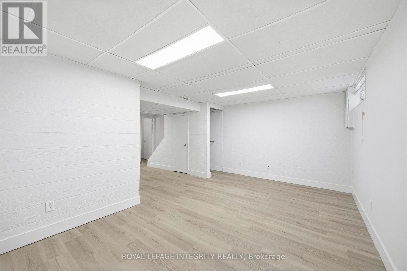 6 - 7868 Jeanne D'arc Boulevard N