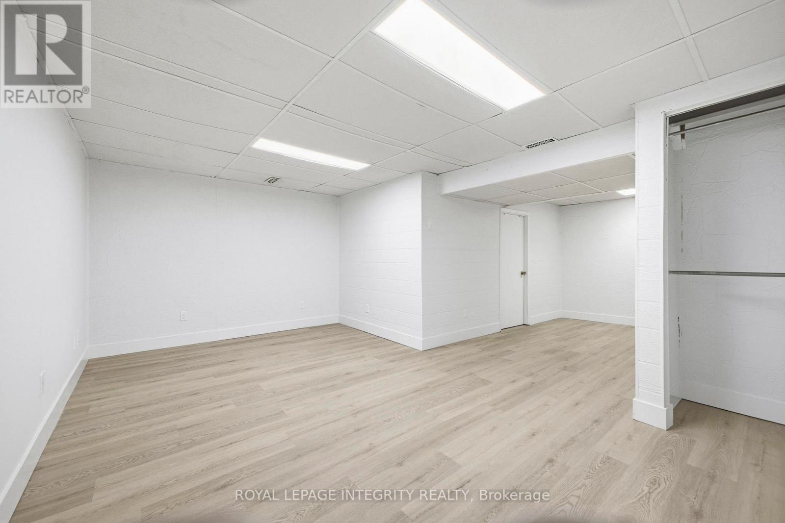 6 - 7868 Jeanne D'arc Boulevard N