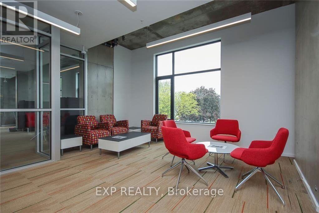 912 - 105 Champagne Avenue S