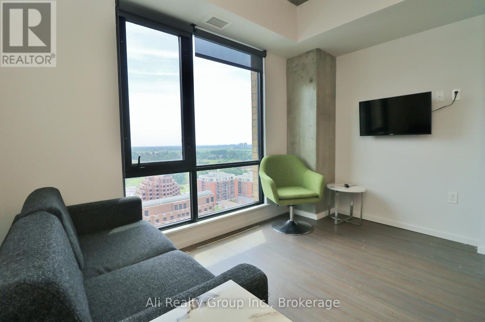 816 - 105 Champagne Avenue S